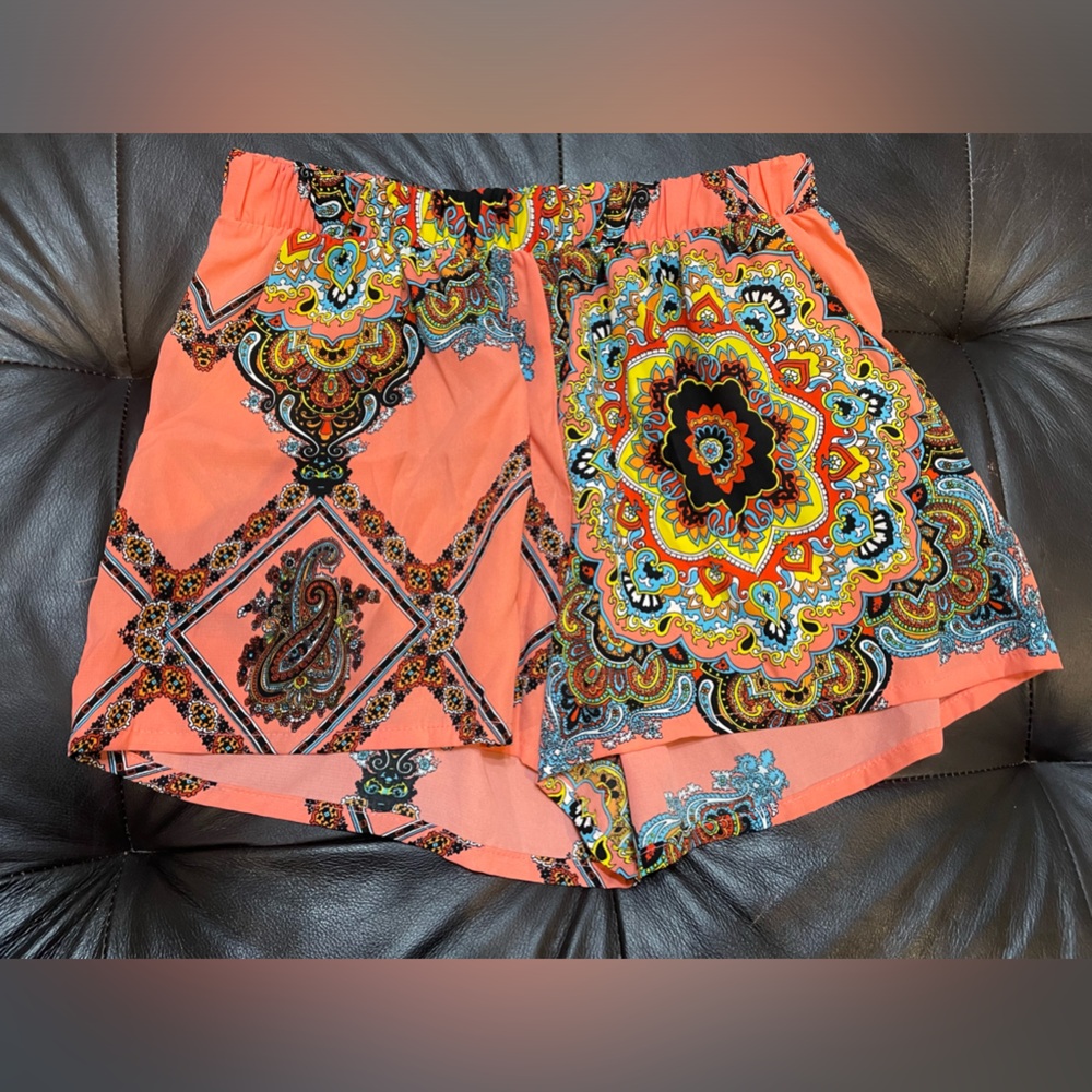 Tyche Paisley Coral Shorts (L)